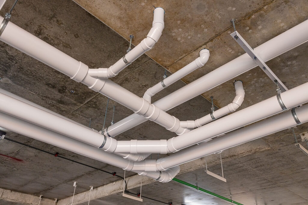 Razvod cevi u objektu sa pravilno postavljenim instalacijama